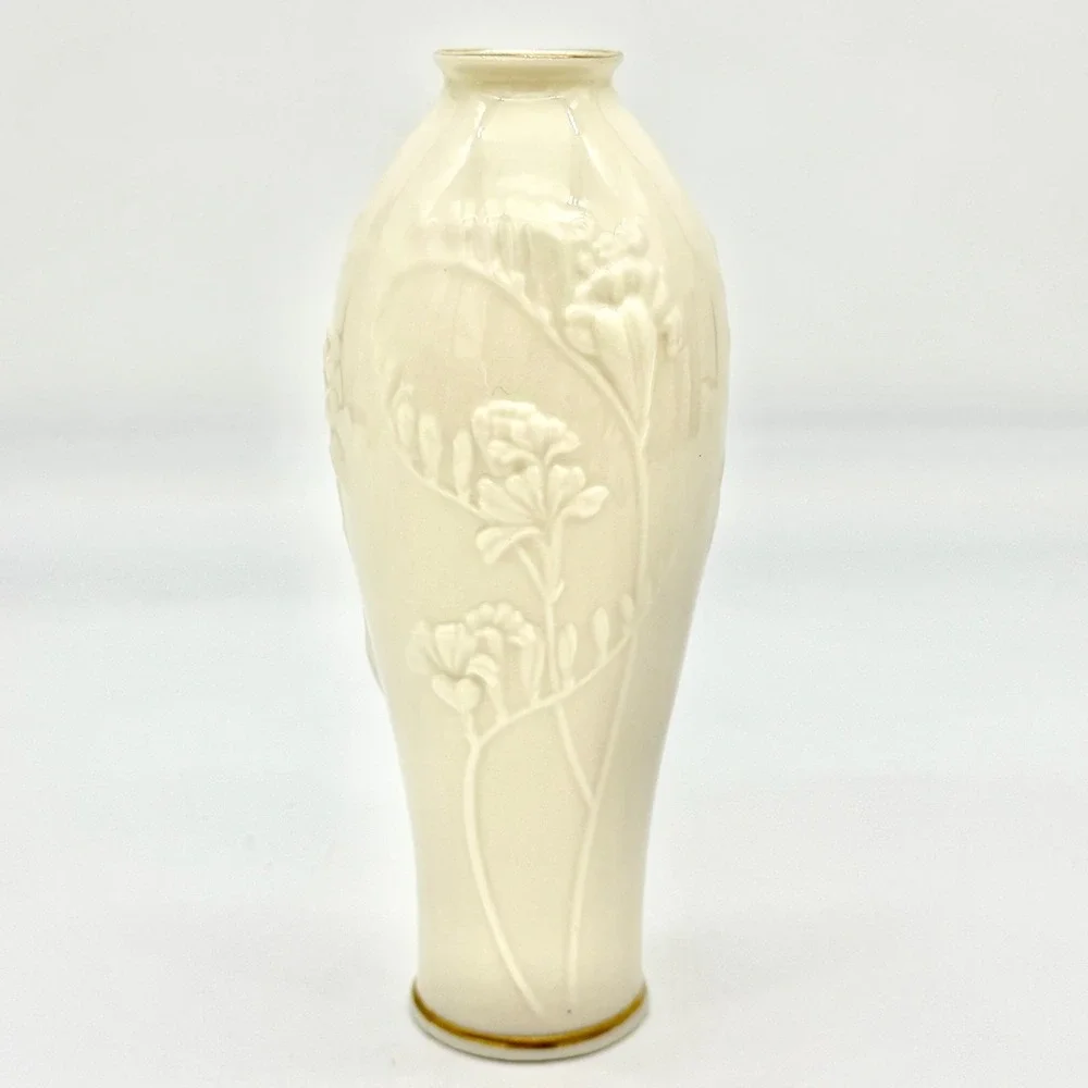 VTG‎ Lenox Masterpiece Ivory Embossed Floral Bud Vase 7.25